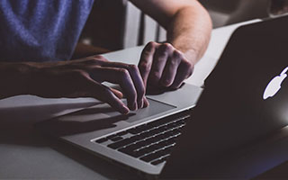 如何在imToken官网下载3.0版本并查看币价行情和市场数据？